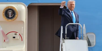 Trump arriba a Corea del Sur para reunión crucial con Xi Jinping en cita de APEC