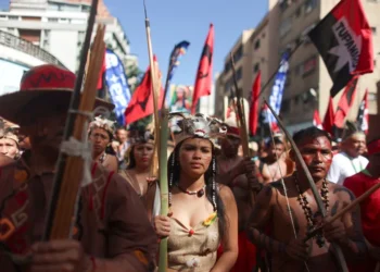 Maduro ordena la creación de «Brigadas Indígenas» para defender a Venezuela